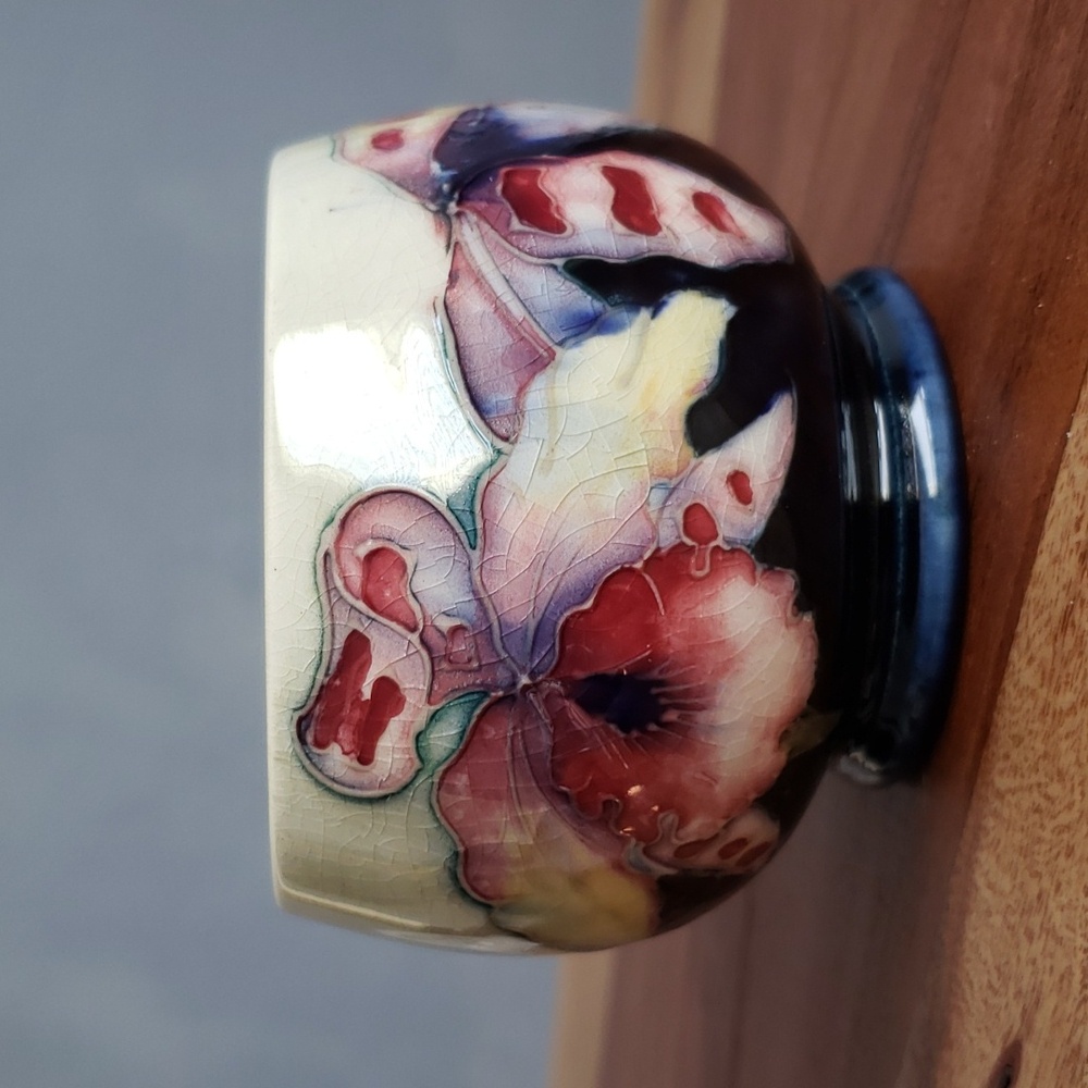 WILLIAM MOORCROFT 1930'S POTTERY SMALL SUGAR BOWL,